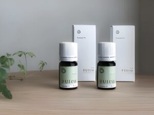 yuicaの精油ボトルやパッケージ。